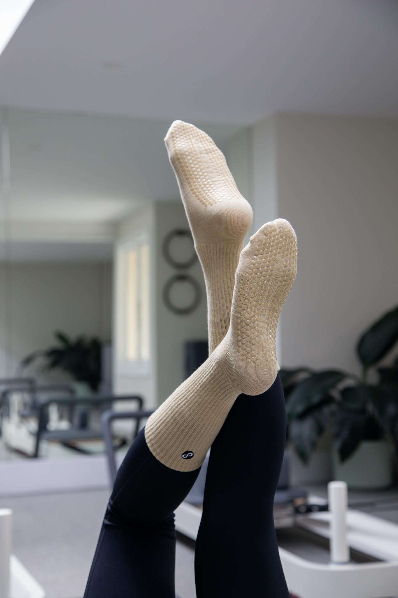 REFORMERMAT Pilates Grip Socks Organic Cotton - Khaki Beige