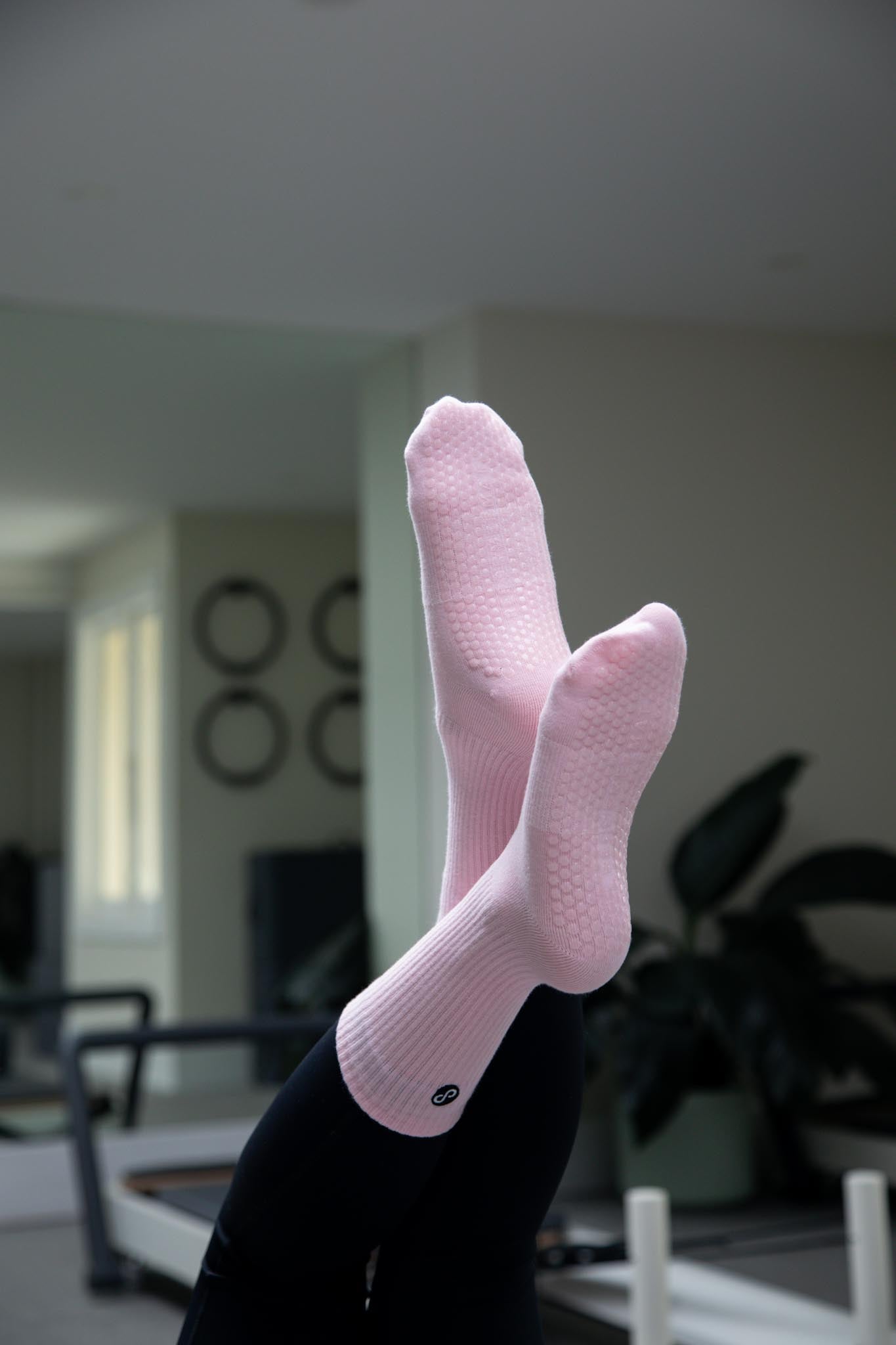 REFORMERMAT Pilates Grip Socks Organic Cotton - Cherry Blossom Baby Pink