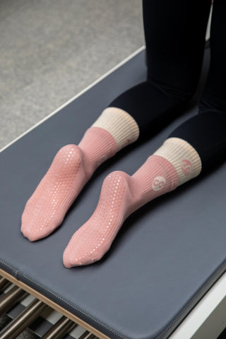 REFORMERMAT Reformer Pilates Grip Socks Organic Cotton - Strawberry Baby Pink Dual Style
