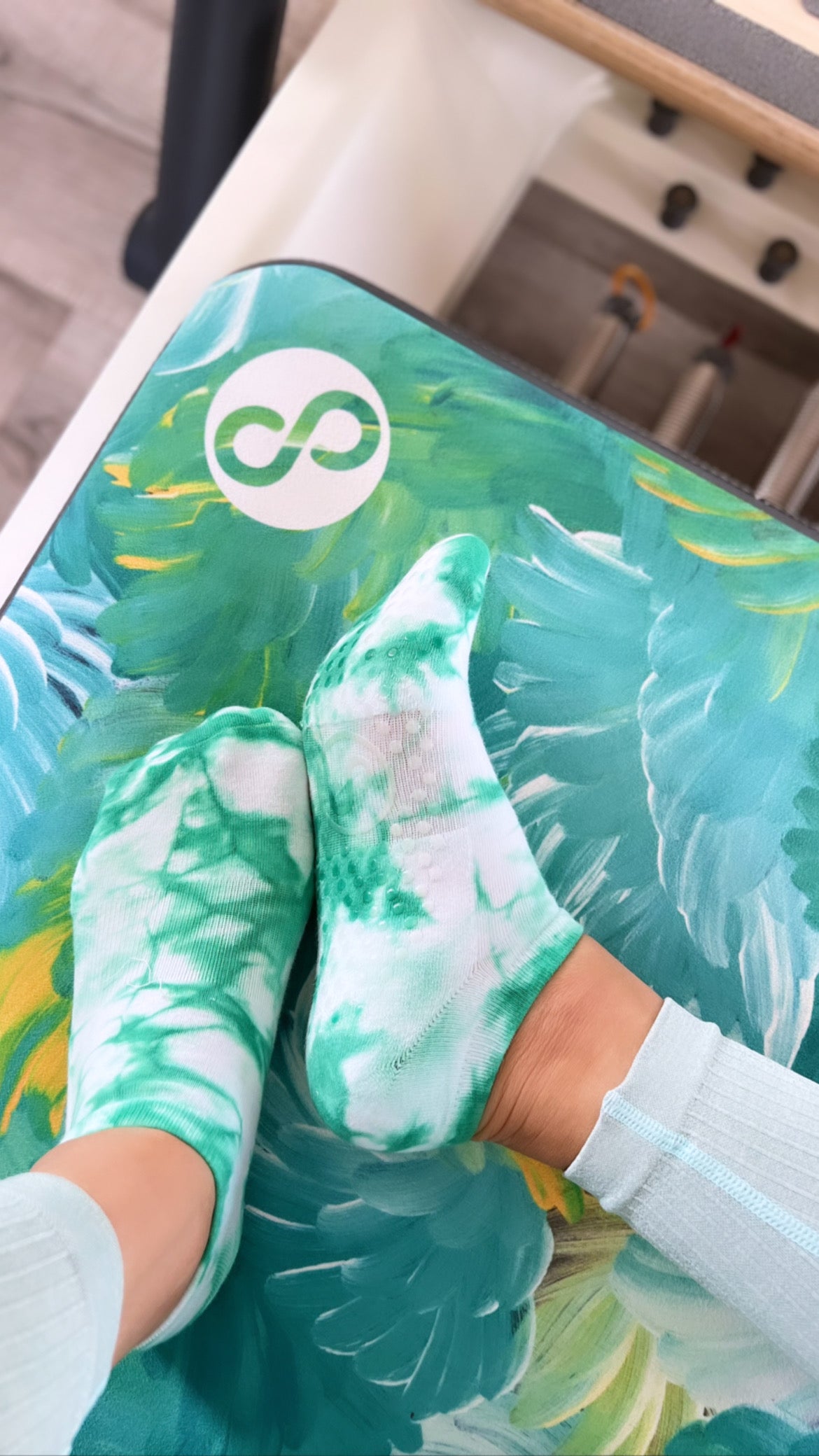 REFORMERMAT Micro-fibre Durable Reformer Pilates Yoga Mat Grip Socks - Aqua Angel Feathers Design