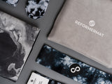 REFORMERMAT Micro-fibre Durable Reformer Pilates Yoga Mat Grip Socks Resistence bands - Noir Black Marbled Design Giftpack