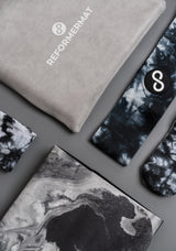 REFORMERMAT Micro-fibre Durable Reformer Pilates Yoga Mat Grip Socks Resistence bands - Noir Black Marbled Design Giftpack