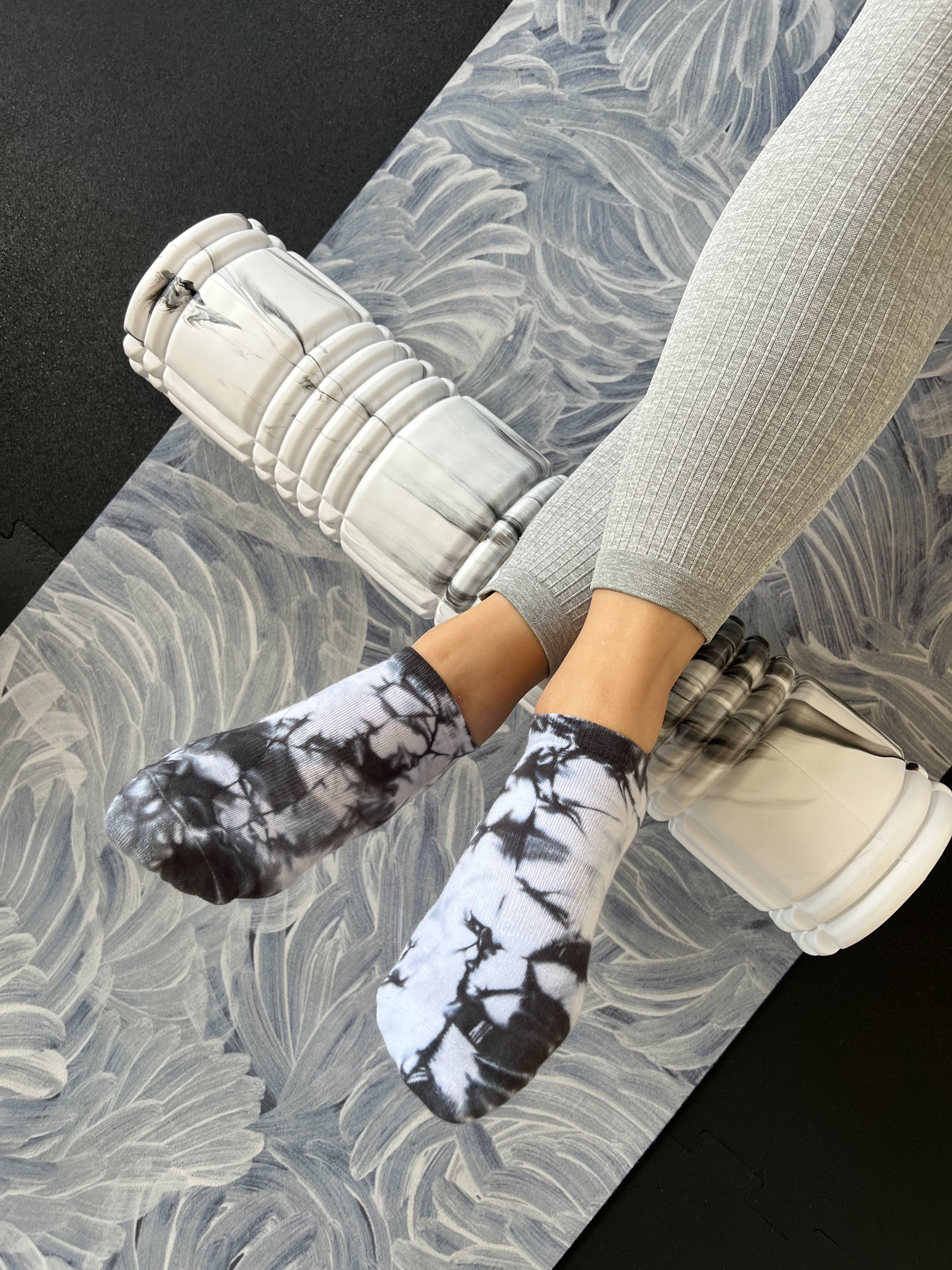 REFORMERMAT Pilates Reformer Mat & Grip Socks Organic Cotton - Tie-Dye Black Marble Low Cut Style