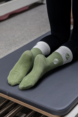REFORMERMAT Pilates Reformer Grip Socks Organic Cotton - Sage Green Dual Style
