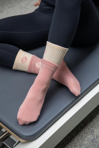 REFORMERMAT Pilates Reformer Grip Socks Organic Cotton - Strawberry Baby Pink Dual Style