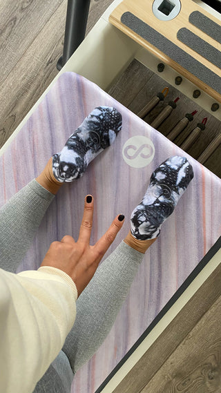 REFORMERMAT Pilates Reformer Mat & Grip Socks Organic Cotton - Tie-Dye Black Marble Low Cut Style