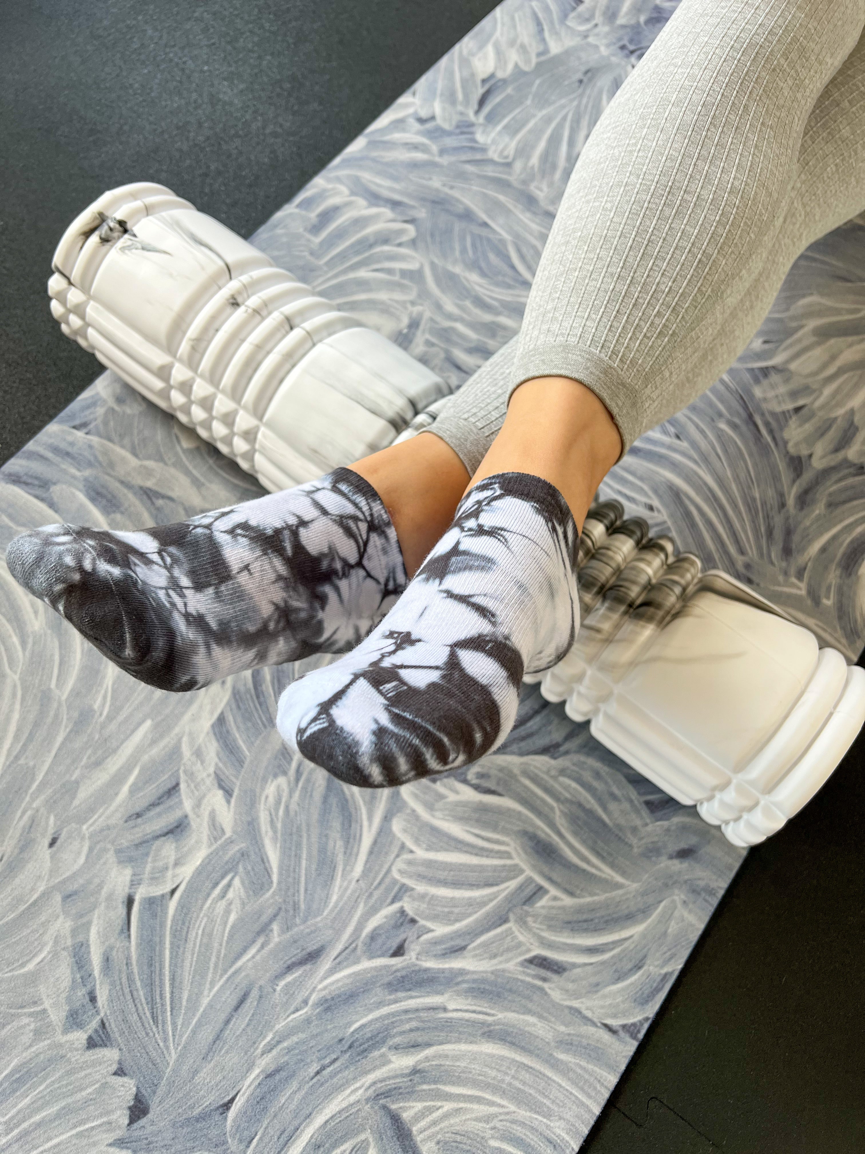 REFORMERMAT Pilates Reformer Mat & Grip Socks Organic Cotton - Tie-Dye Black Marble Low Cut Style