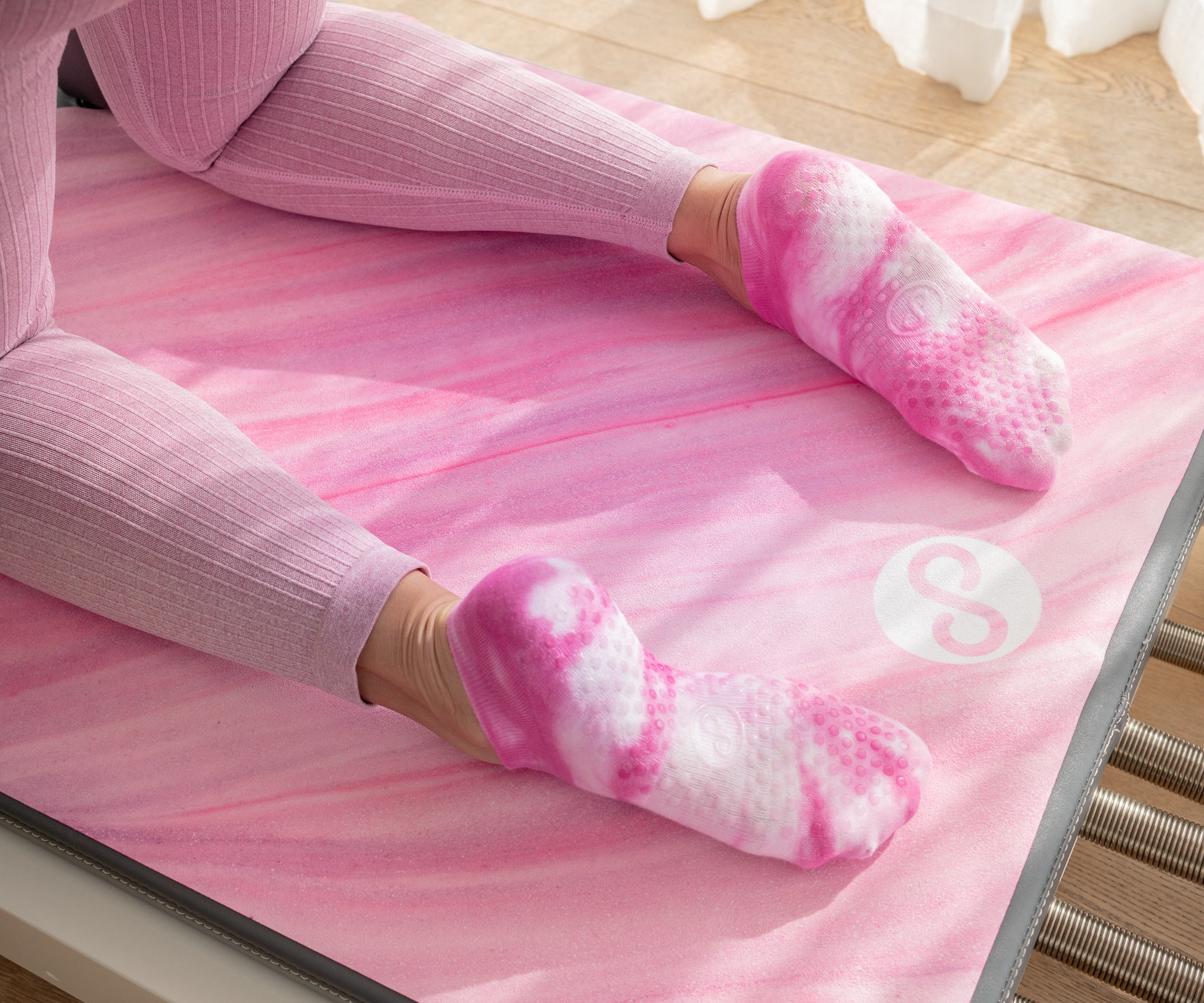 REFORMERMAT Micro-fibre Durable Reformer Pilates Yoga Mat Grip Socks - Pink Strawberry Milk Stripe Design