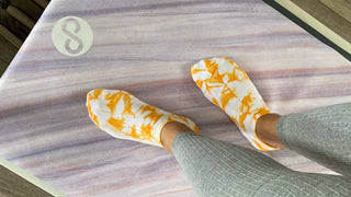 REFORMERMAT Pilates Reformer Grip Socks Organic Cotton - Tie-Dye Yellow Low Cut Style